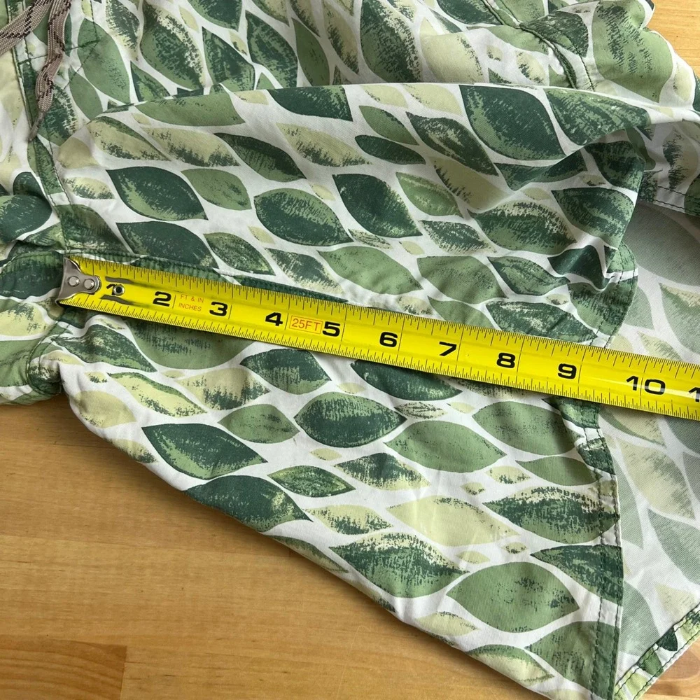 Patagonia Mens 30 Green Leaf Print Wavefarer Board Shorts 86555 Swim Trunks 9 In
